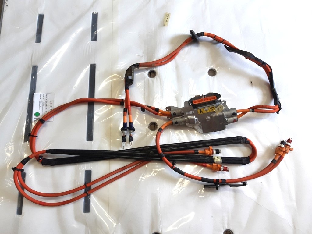 1 Спліттер з високовольтними проводами в зборі R04 Tesla model X 1054500-10-F